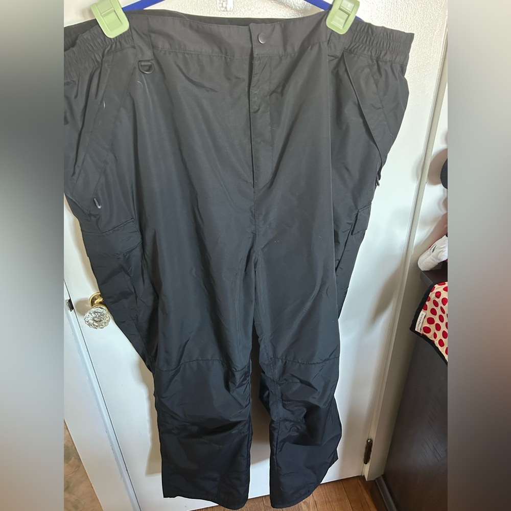 Women’s ski pants